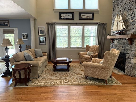 4th image of 4 Tamarack Ln