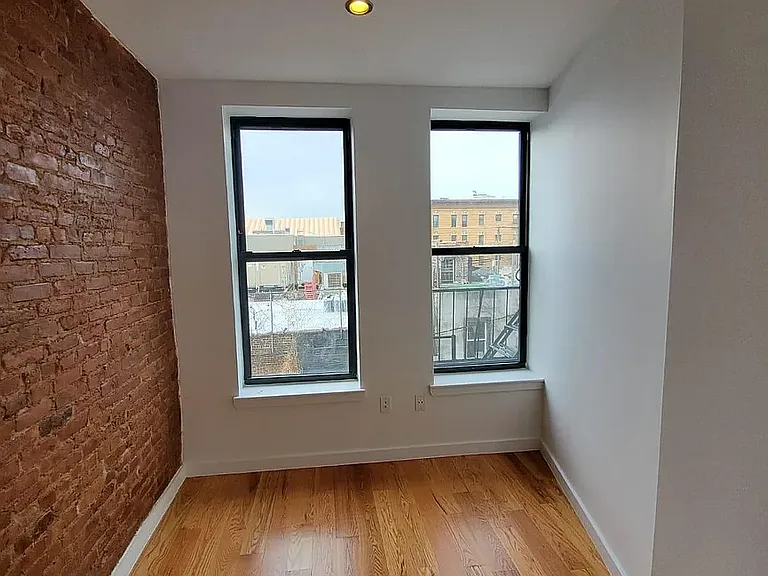 1271 Willoughby Ave #1R — Photo 5