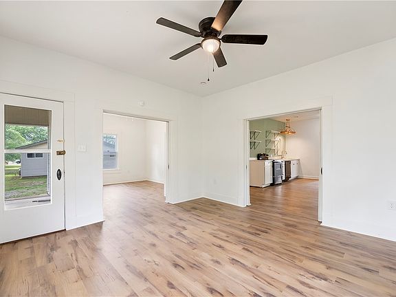 5th image of 305 4th Ave SW