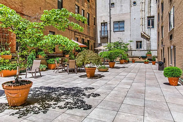 Sold by Compass | media 18