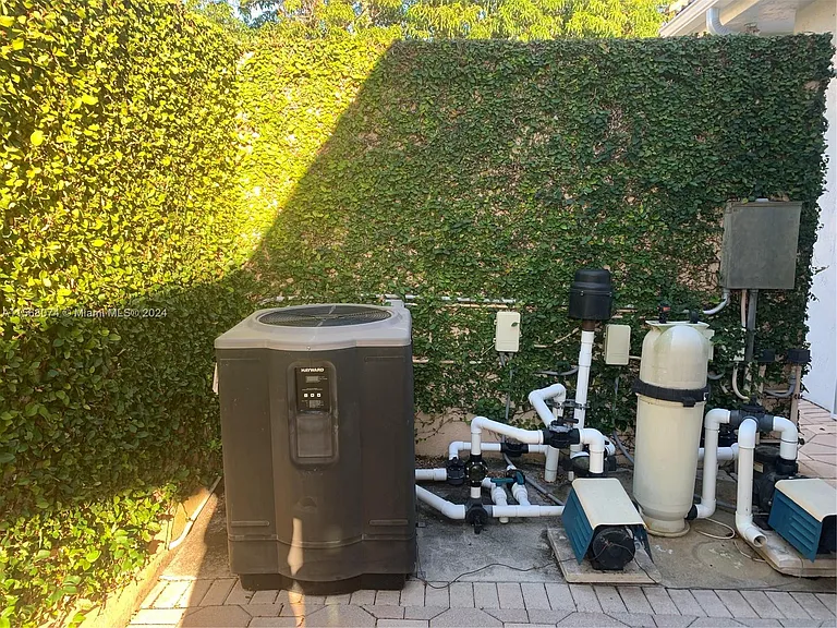 7625 SW 75th Ave — Photo 39