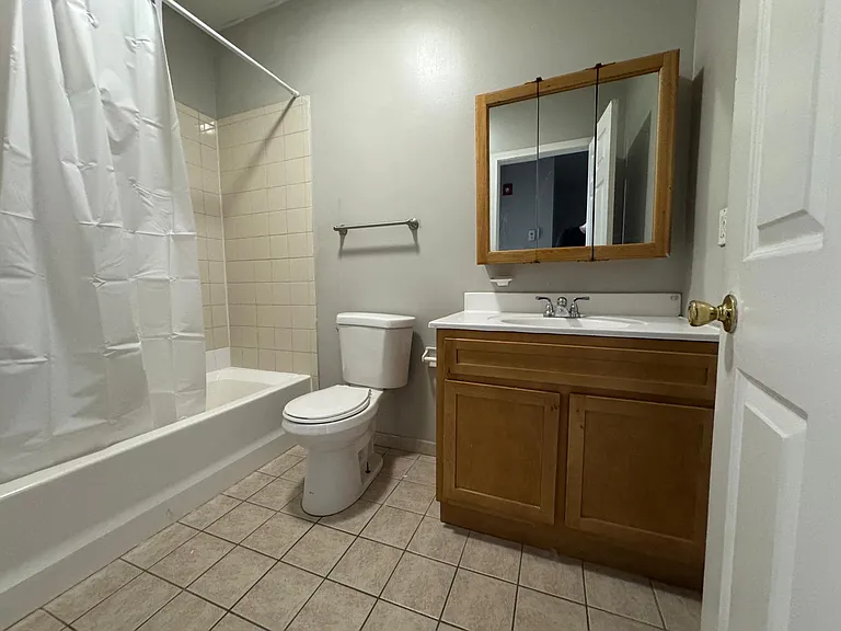 558-612 E Main St #598D — Photo 12