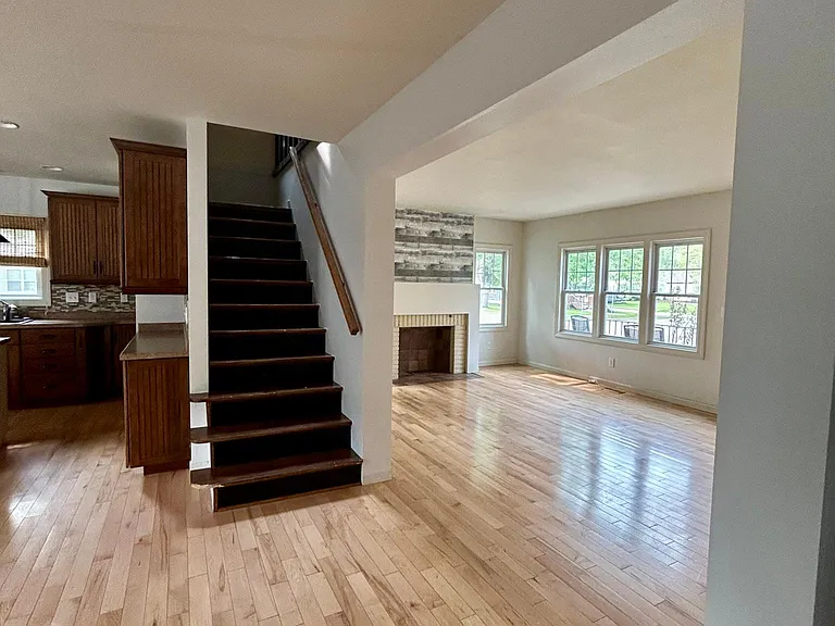 617 1st Ave NW — Photo 5