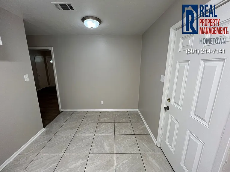 1016 W Kiehl Ave — Photo 6