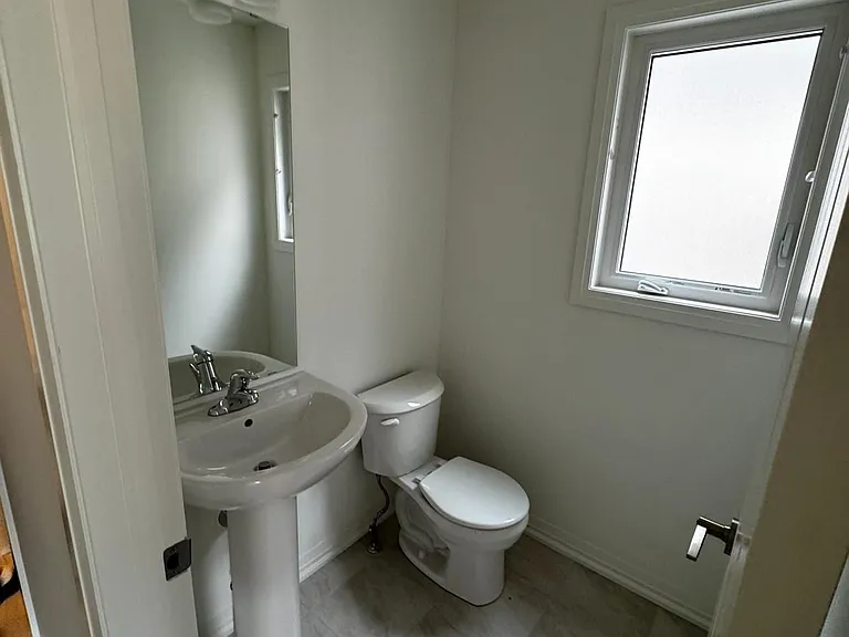 44 Samuel Ave — Photo 9
