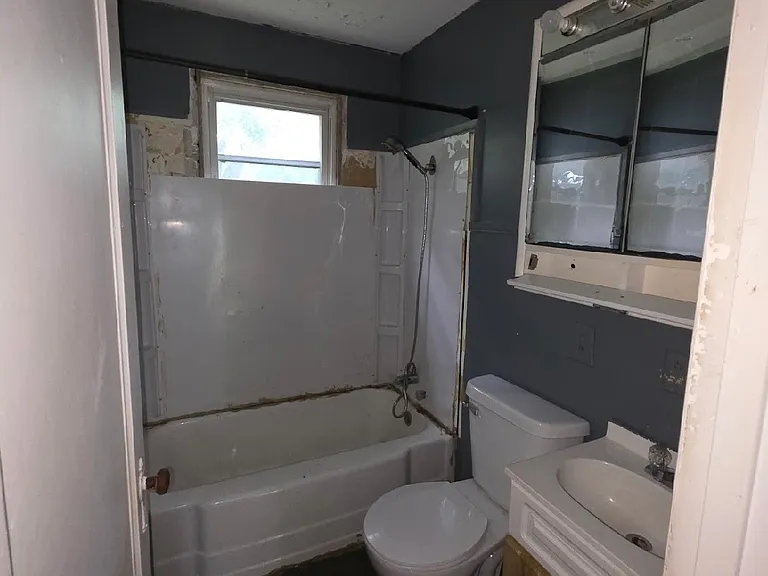 2550 E Main St — Photo 5