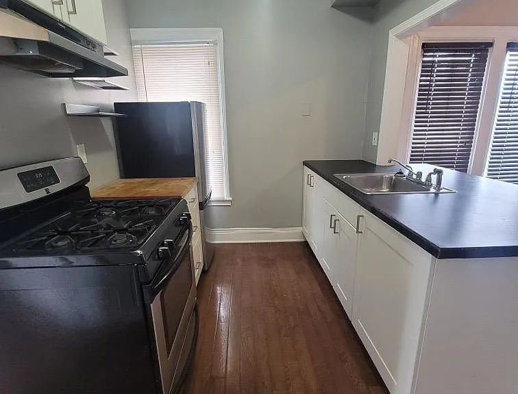 1147 S Plymouth Ave #2 — Photo 3