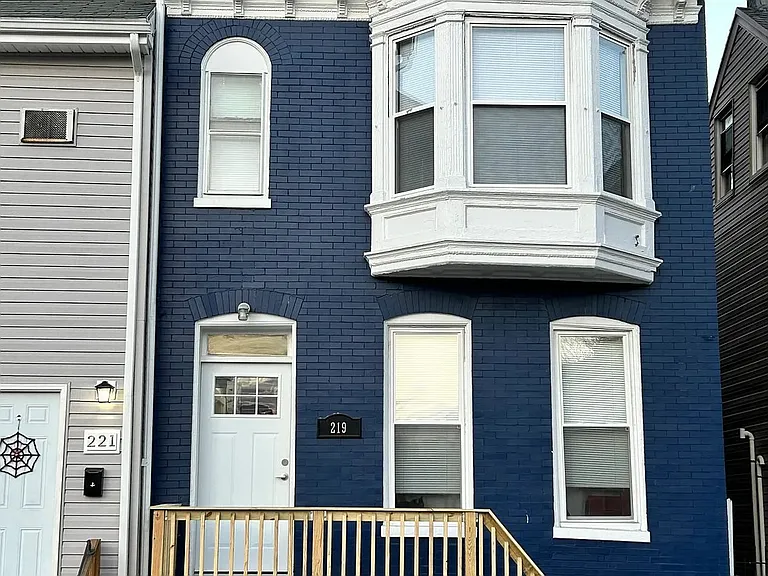219 Roosevelt Ave — Photo 1