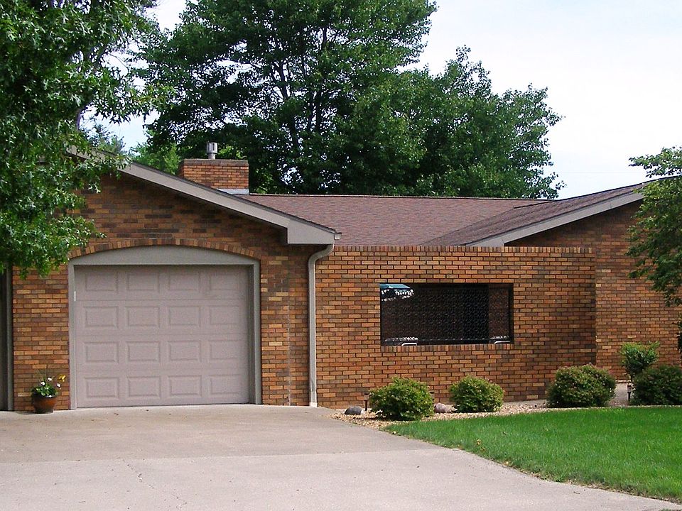 1304 Maplewood Dr.