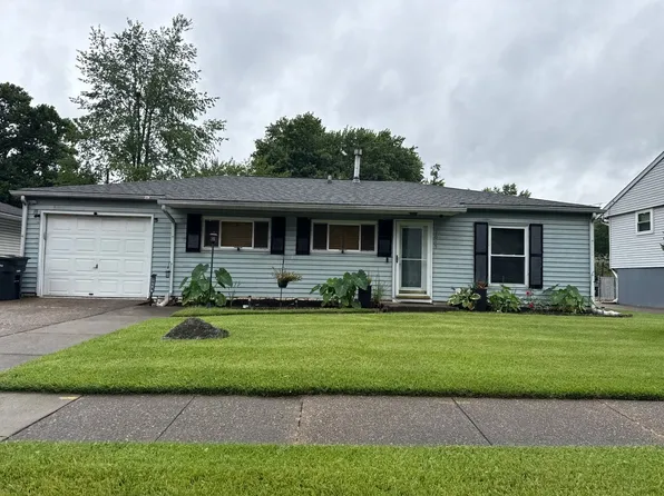 2015 E 8th St, Jeffersonville, IN 47130
