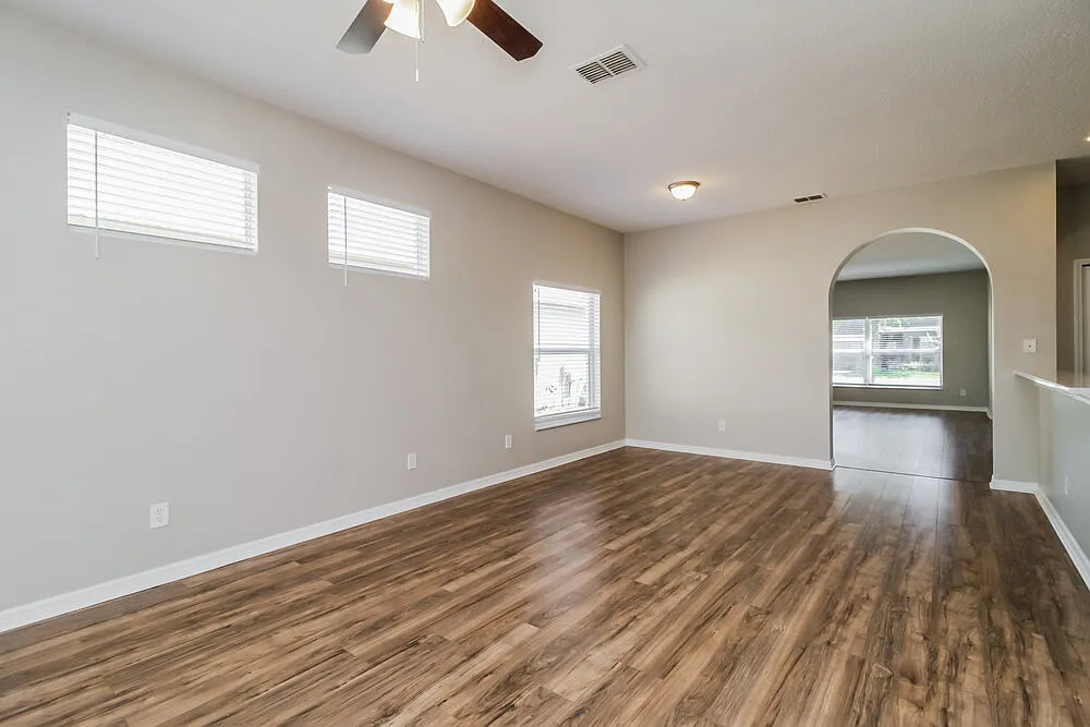 3 bed, 2.0 bath, 1931 sqft, $2,185 — Photo 3