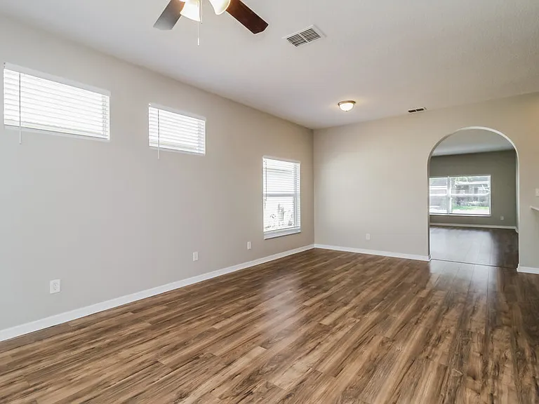 1237 Kellogg Dr — Photo 3