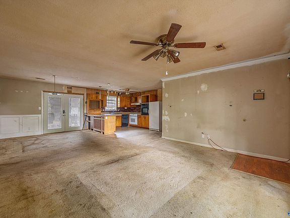 4th image of 710 Westwood Cir SW