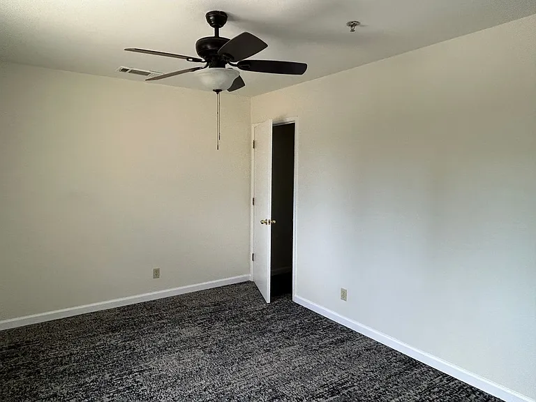 279 S G St — Photo 10
