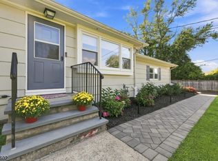 5 Old Farmers Rd, Washington Twp., NJ 07853