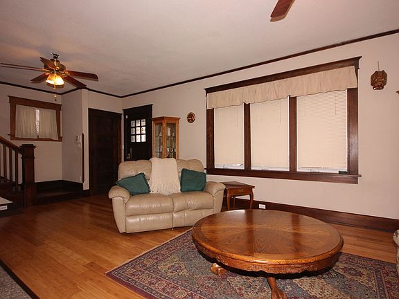 4th image of 1302 W Parkside Dr