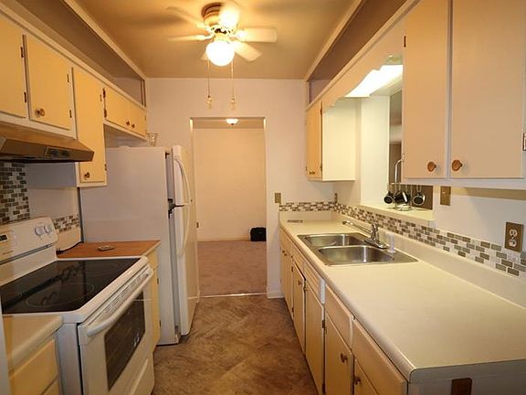 3rd image of 2712 Kimberly Dr