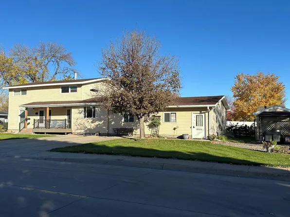 320 W 11th Ave, Holdrege, NE 68949