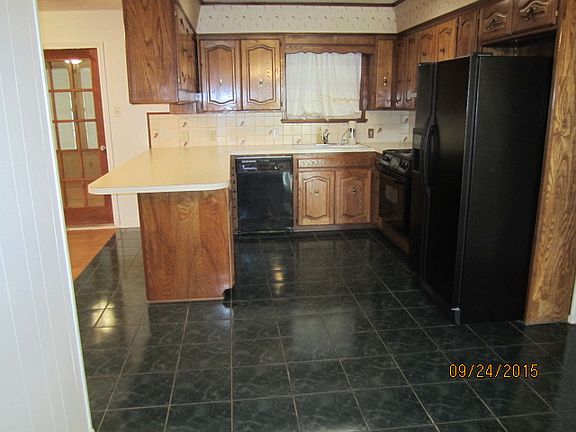 4th image of 627 N Avenue C