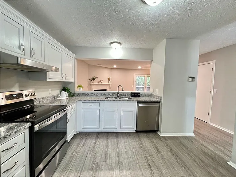 1502 Queen Anne Ct — Photo 2