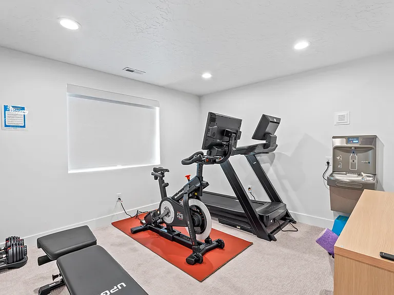 690 S Edge Ln — Photo 39
