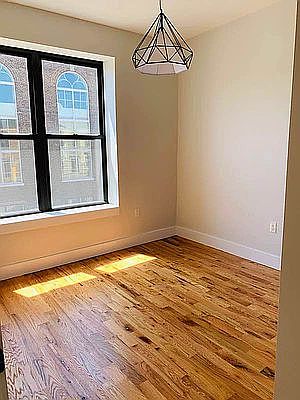4th image of 1627 Lincoln Pl #3B