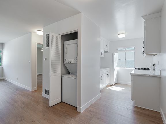 5th image of 2622 S Hobart Blvd APT 10