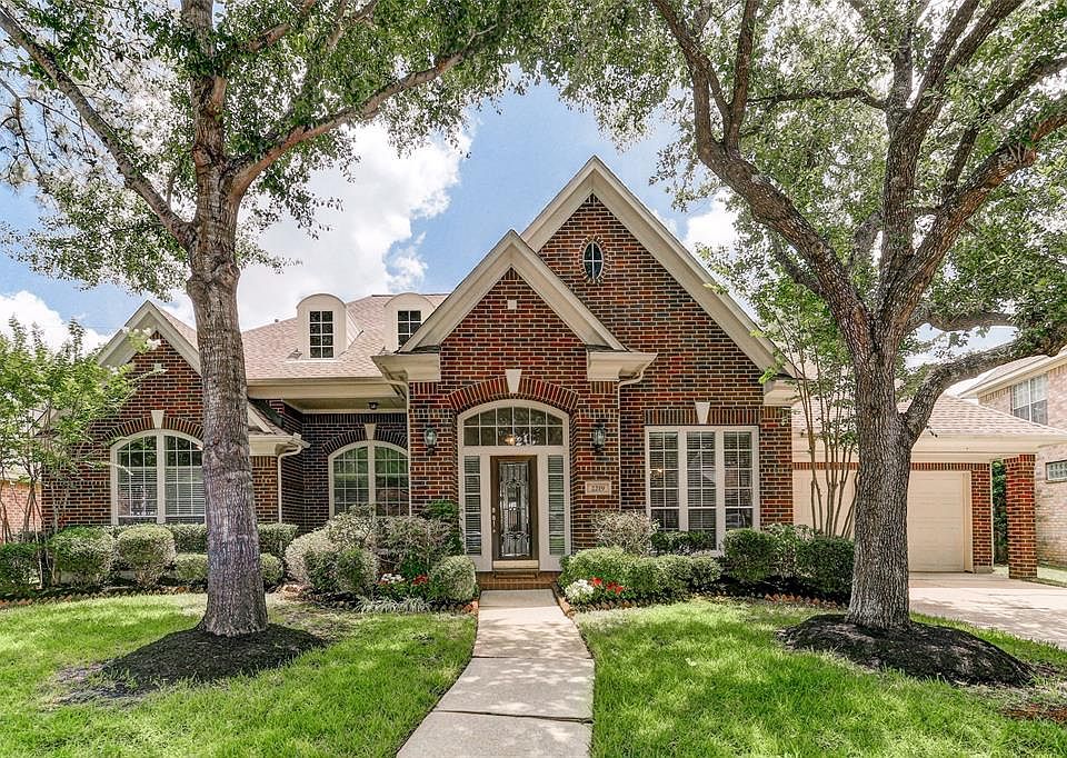 Welcome to your new home at 2219 Merrill Hills Circle on a quiet cul-de-sac! This 5 bedroom home is located in North Lake Village in Cinco Ranch where there was NO flooding from Harvey! Beautiful oak trees & sprinkler system in the front yard! Seclud