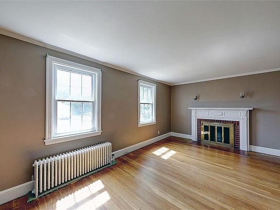 5th image of 70 Hood Ave