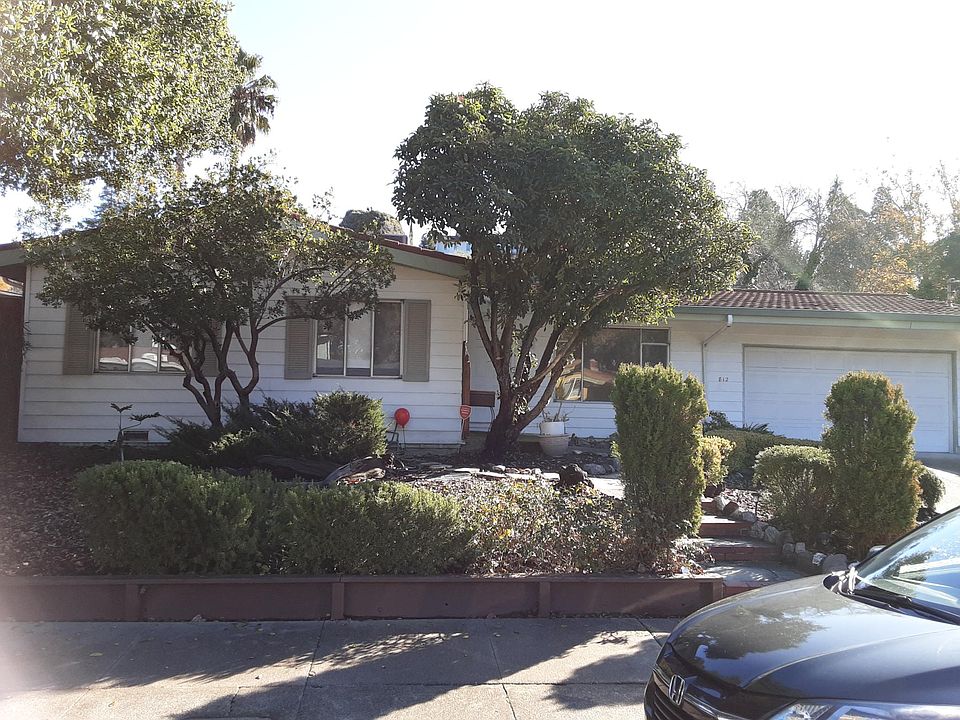 2nd image of 812 Soto Ct