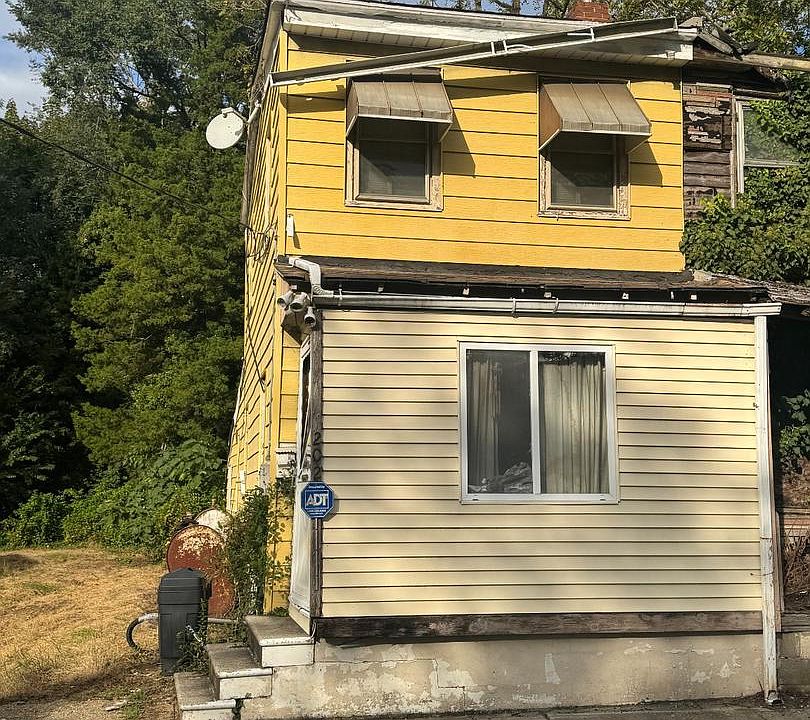 2nd image of 202 Pledger St