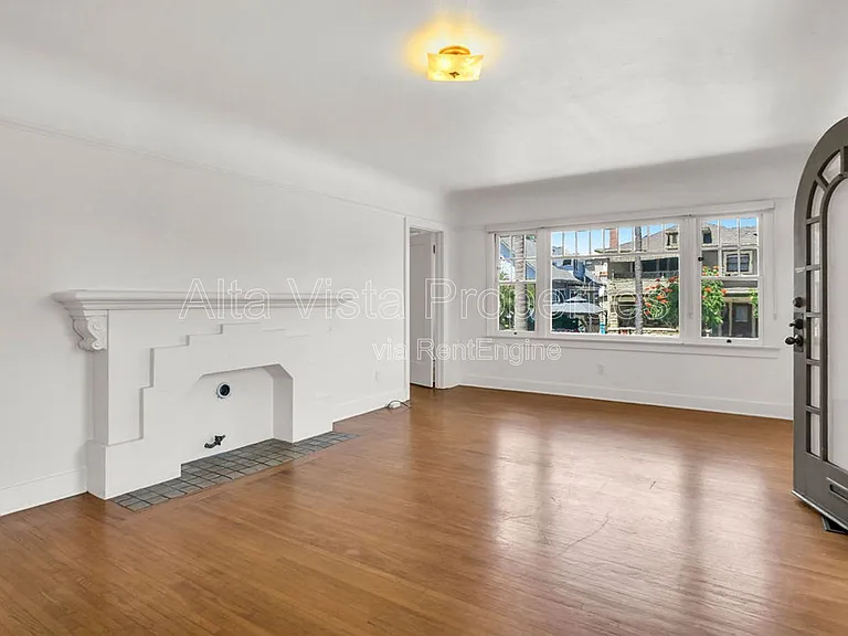 301 Brookes Ave — Photo 4