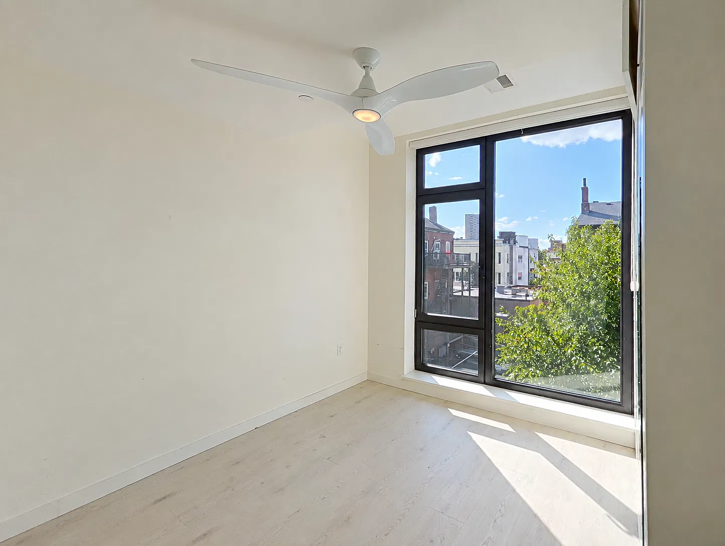 2 bed, 538 sqft, $4,595 — Photo 3