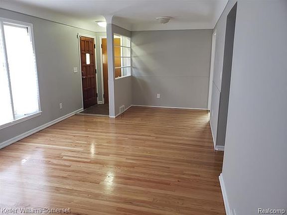 5th image of 20460 Damman St
