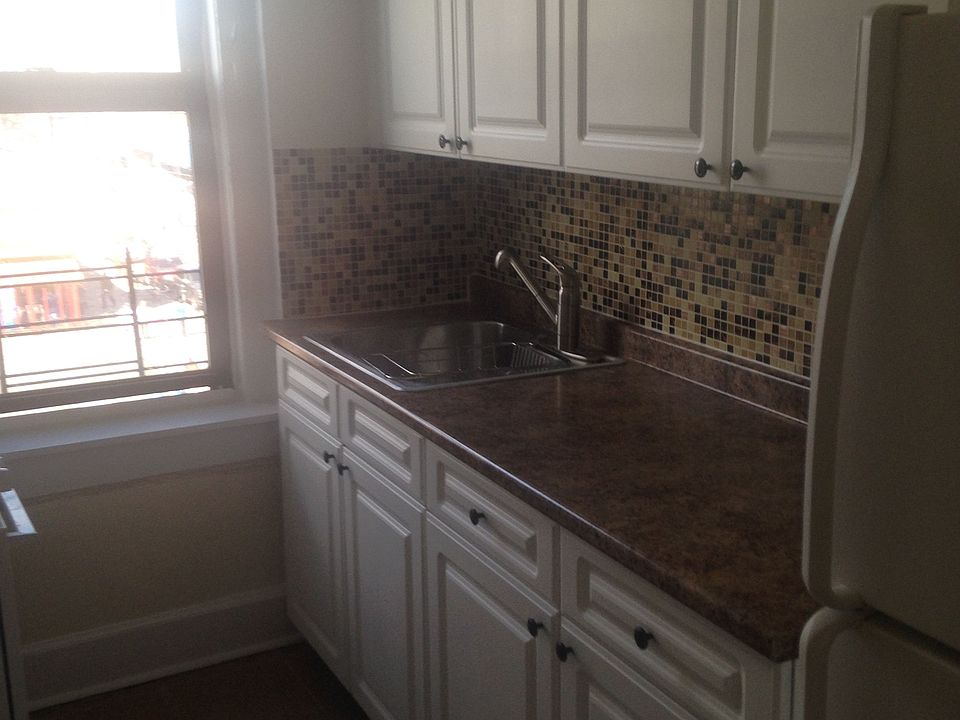 2nd image of 3018 Broadway APT 4F