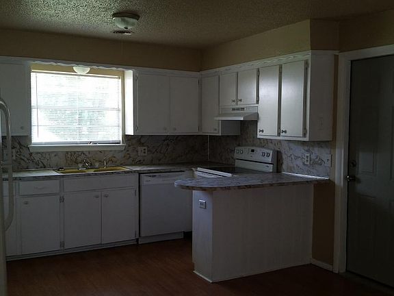 4th image of 4830 NW Williams Ave
