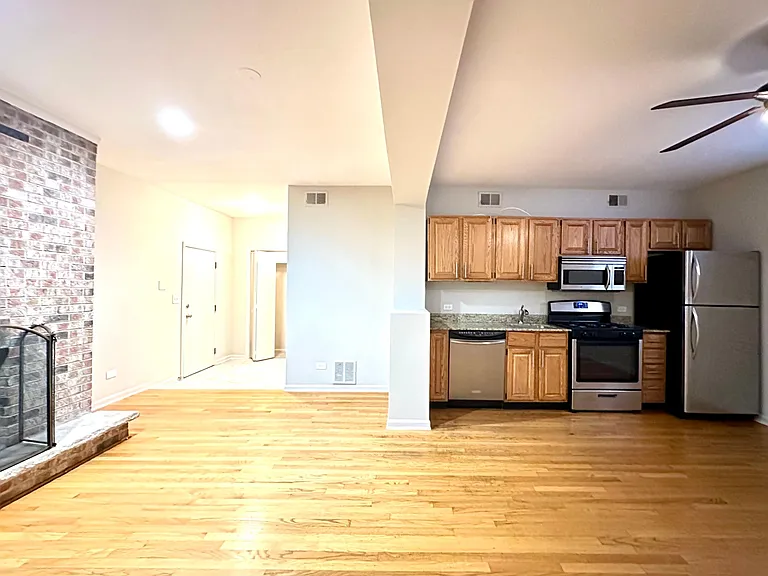 617 W Drummond Pl #GBE — Photo 2