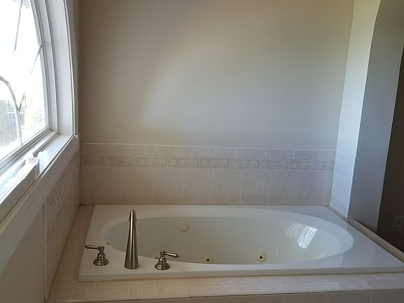 Jet tub in master bedroom 