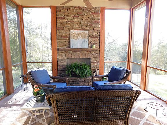 2nd image of 3001 Highlands Cir