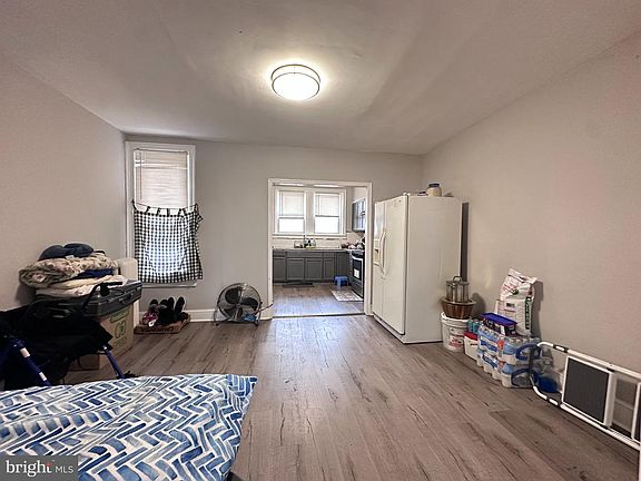 4th image of 132 W Spencer St