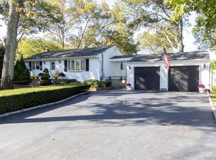 437 Peconic St, Ronkonkoma, NY 11779