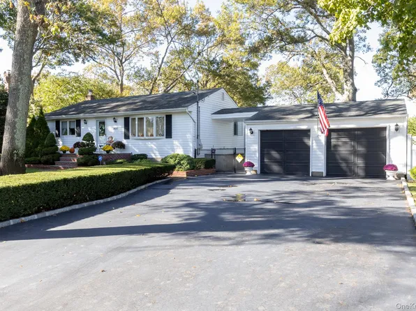 437 Peconic Street, Ronkonkoma, NY 11779