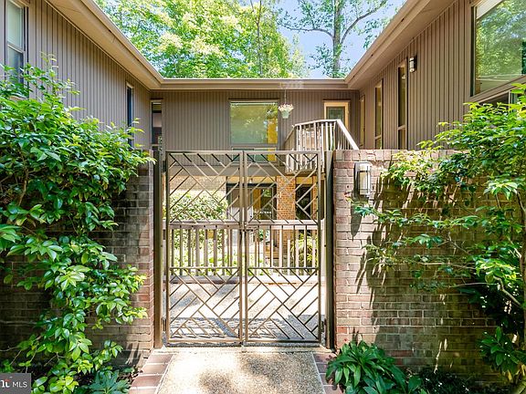 3rd image of 4221 Elizabeth Ln