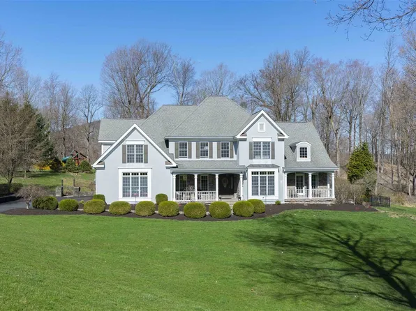 46 Spring View Ln, Hopewell Junction, NY 12533