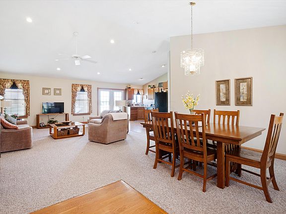 4th image of 2737 Kelley Ln NE