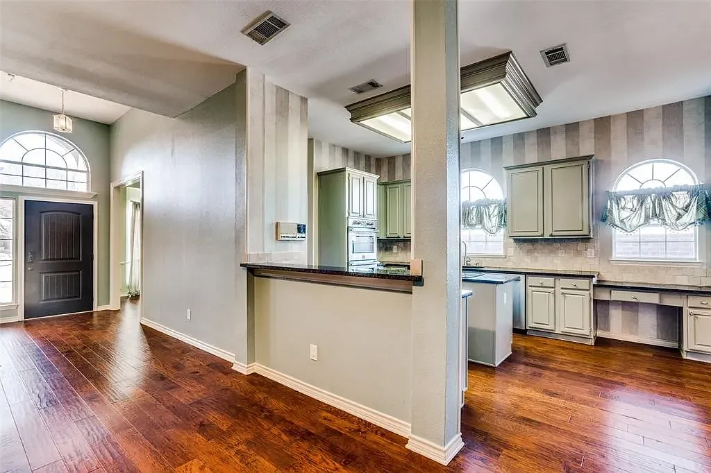 3 bed, 1868 sqft, $2,600 — Photo 4