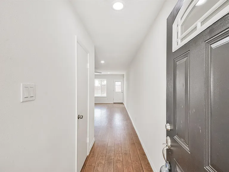 9719 Halkirk St — Photo 5