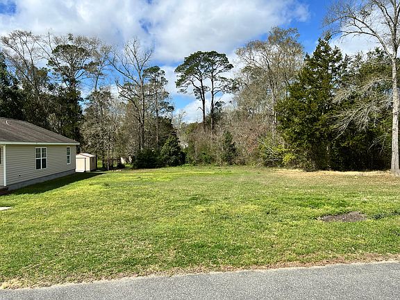 2nd image of 405 Range Line St