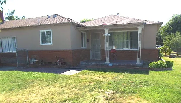 2305 Rose Ave photo 1