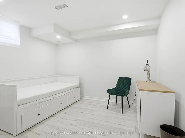 45 Dominion Cres — Photo 19